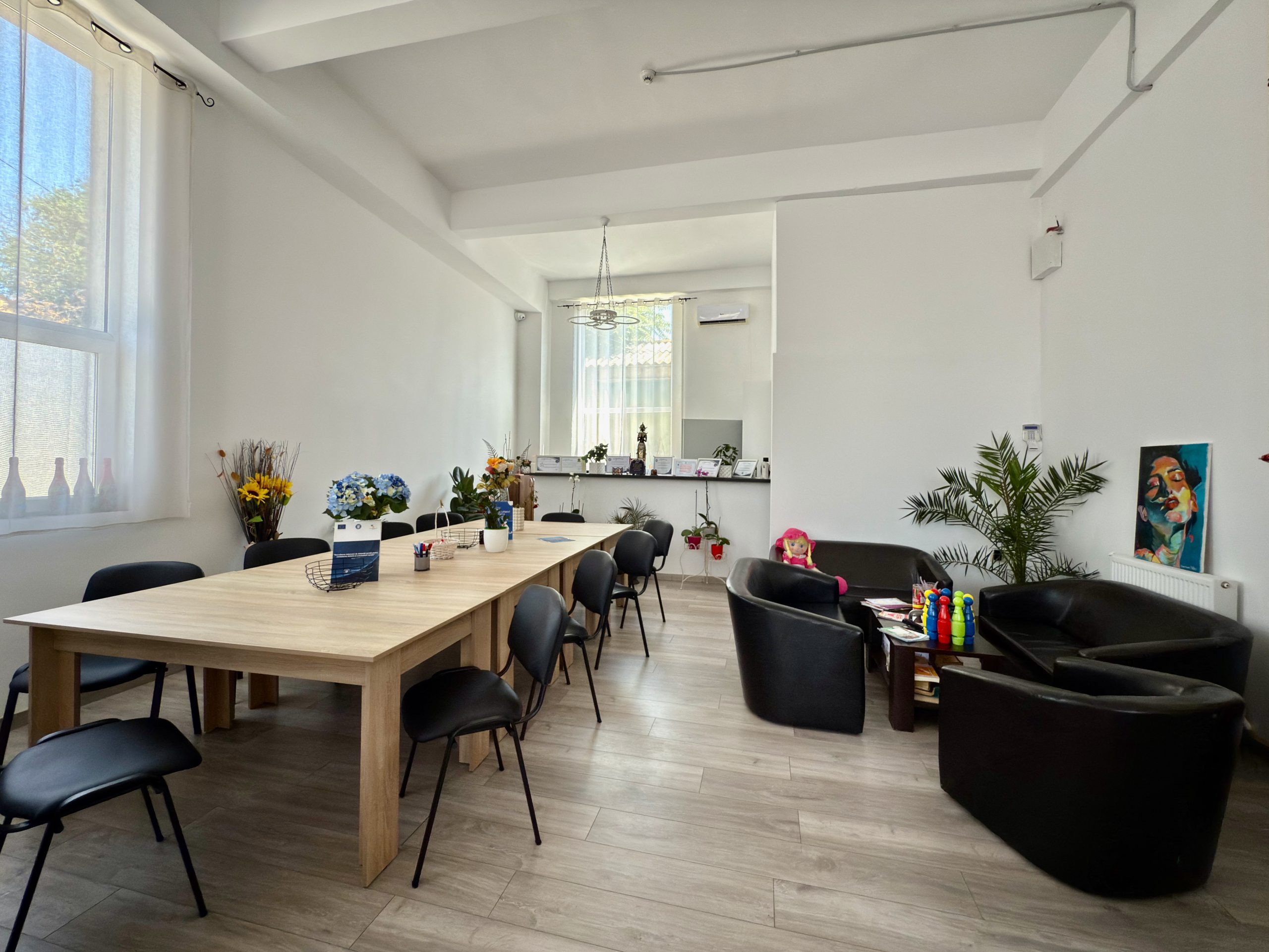 Sală de mese modernă la Căminul Bunicii Noștri din Eforie Nord, cămin de bătrâni premium